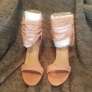 NWT Stacked heel blush/nude fringe Sandal Sz. 6.5